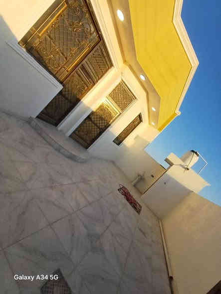 يتوفر لدينا بيت في الجزيره باب الهوى المساحه ٢٠٠ يتكون من غرفتين وصاله ومطبخ وصحيات وكراج البيت جاهز السعر ١٢٠ وبي مجال ***********
