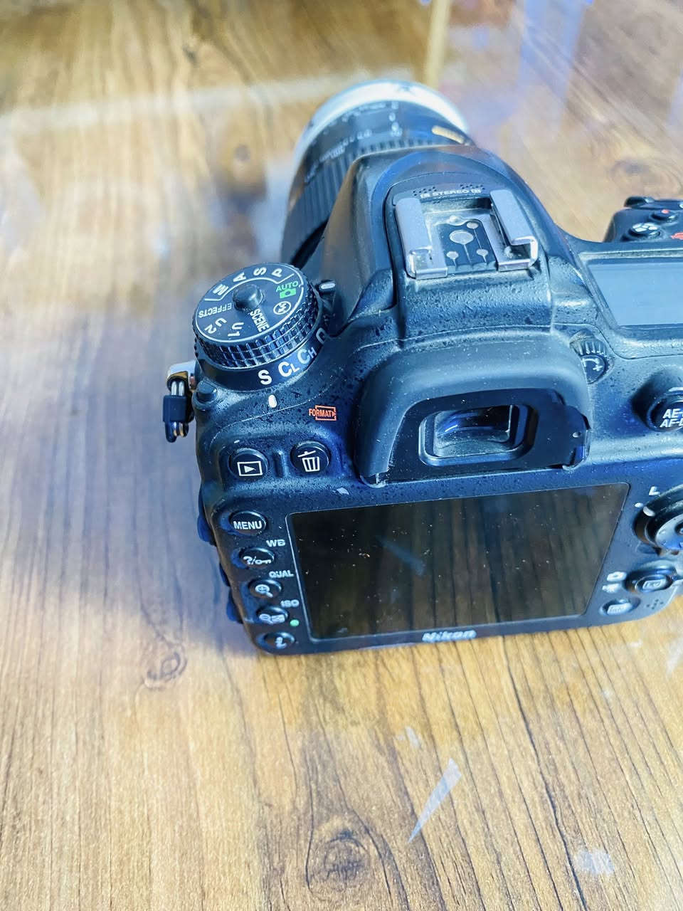 كاميرا نيكون 7100 مع عدسة 70-300 رياضي وجميع الملحقات بطارية ورام وشاحنة للاستفسار واتساب *********** غير متواجد ماسنجر
