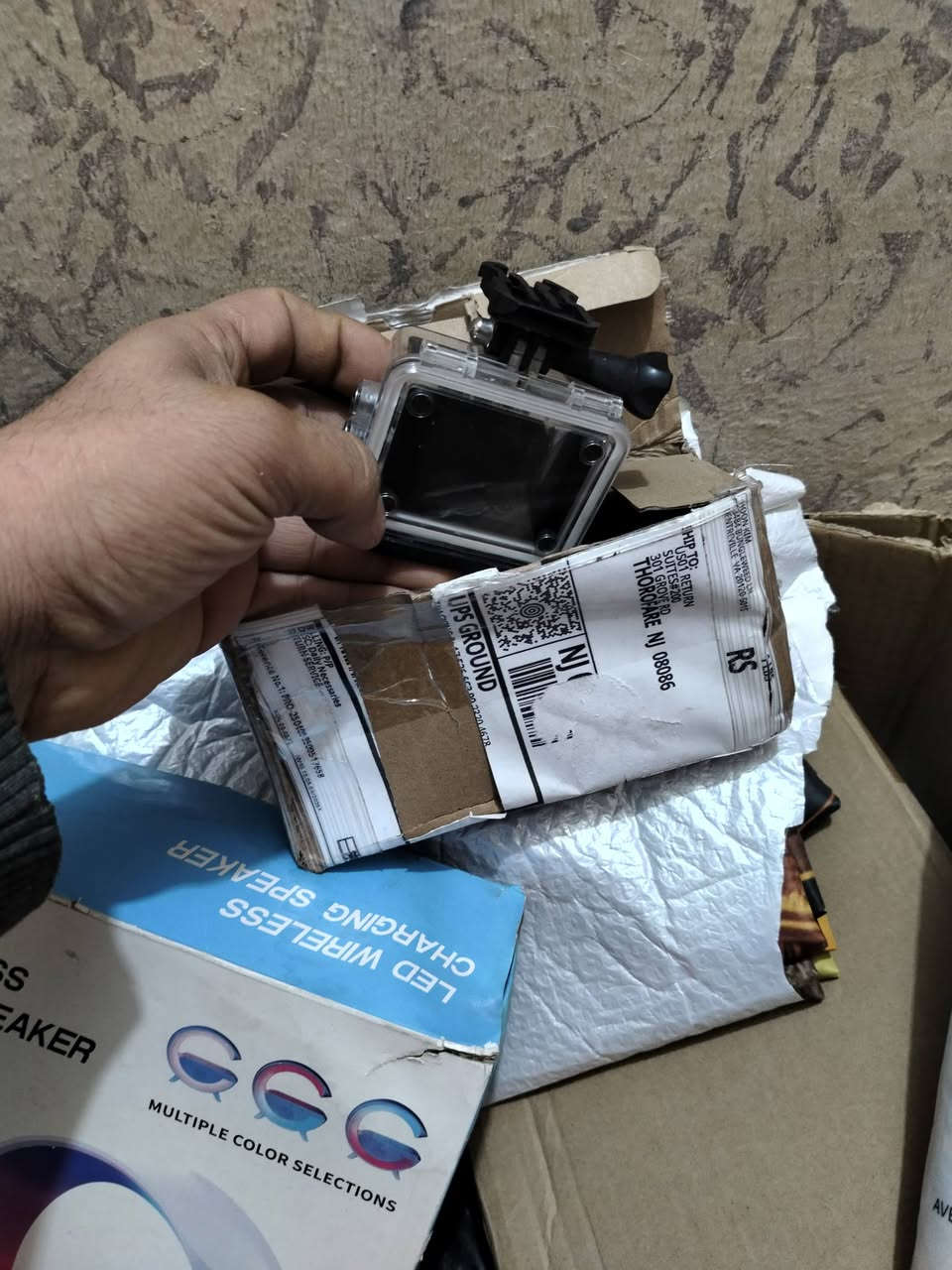 السلام عليكم شلعة حلوه وسريعه بيه كامره كو برو وبيه جوستك العاب بيه مكص زرع بيه تغليف جنطة سياره بيه قماشات وهواي شغلات حلوه شلعه بكامله 60 الف يعني تطلع عليك القطة 3 الف الي يحب يتصل ***********
