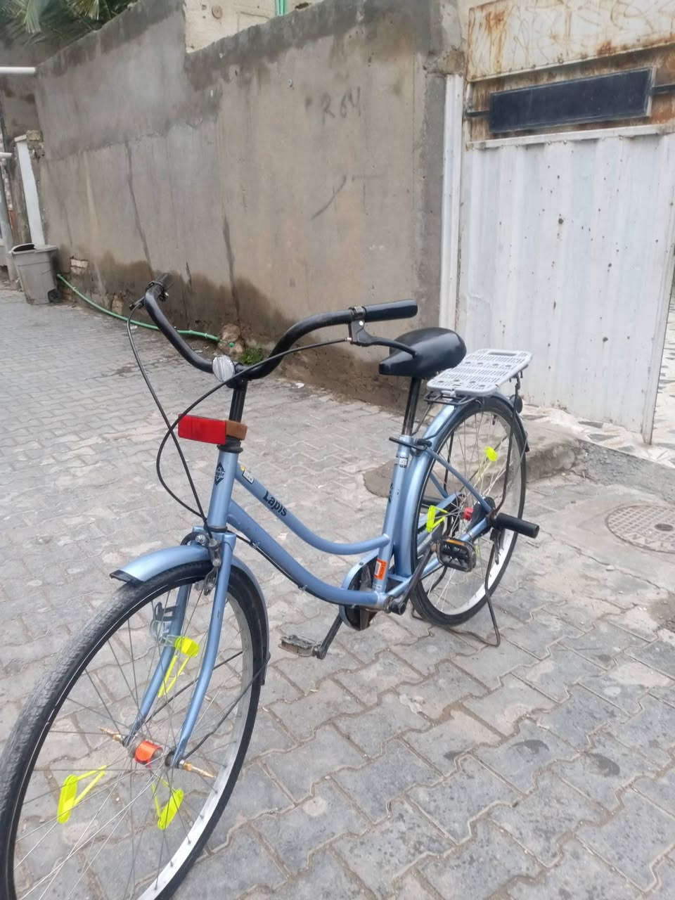 بايسكل بنات ياباني للبيع جيب 26 موديل 15 نظافه ***********
