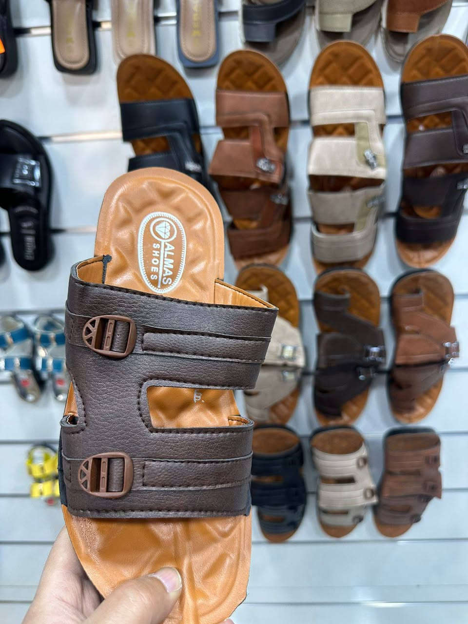 أحذية الفهد 🐆
جودة عالية... بأنسب الأسعار 🔥🔥🔥🔥

توفر لكم شركة الفهد جميع الموديلات وأفضل جودة 
تتوفر خدمة توصيل لجميع محافظات العراق🚚

راسلونا واتساب او اتصلو لترسل لكم باقي الموديلات والاسعار👇 ***********

نورنا في مقرنا في بغداد / بوب الشام / قرب الجسر الجديد
