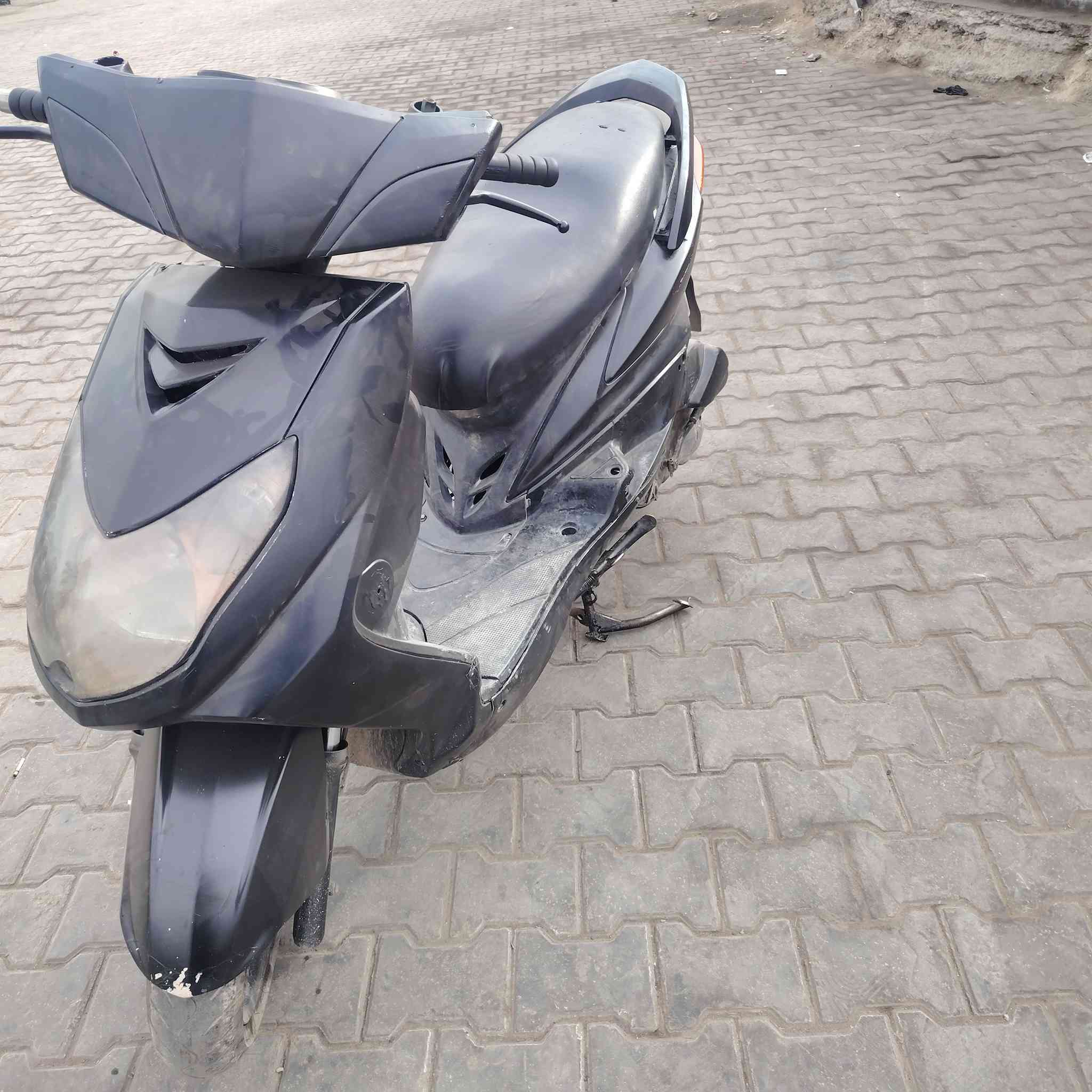 السلام عليكم للبيع أو مراوس سكنس فحل نوزل خطين صالنصه رياضي دبلات رياضي شغاله نكره سلف كهربائيات كوله شغاله شلعه ومعدل فول دشبول عاطل المحرك بيه صوت زنجيل السعر 450 وبيه مجال بسيط مكاني بل اعظميه نهايه شارع عمر ***********
