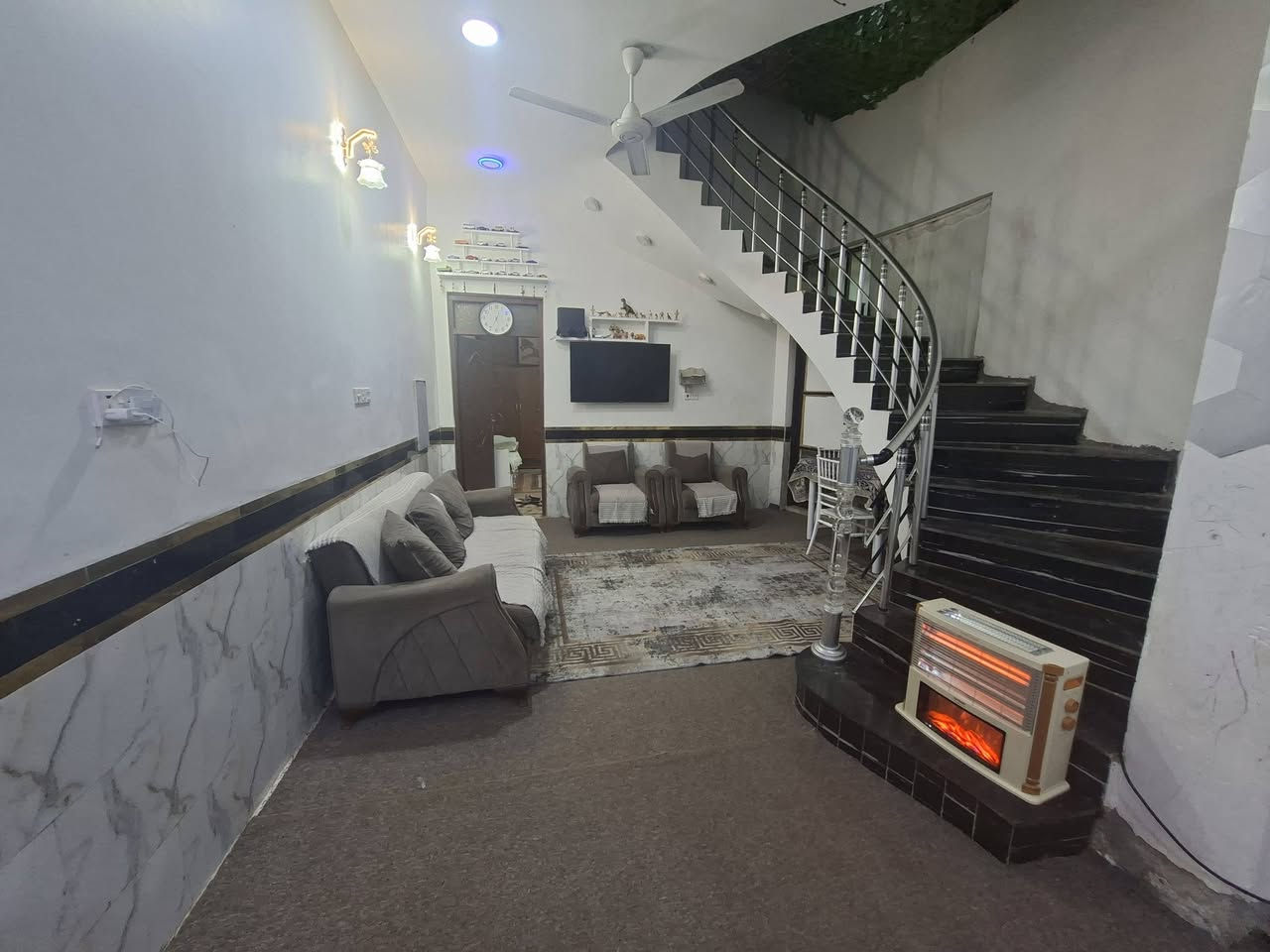 دار للبيع حي الإمام الرضا (م ١٢٥) تفاصيل ع خاص ***********
