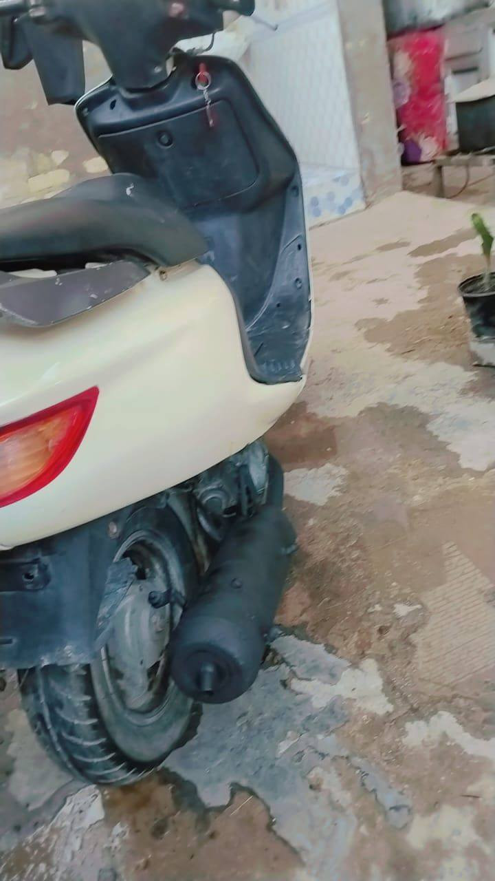 سلام عليكم دراجه لبيع أو مراوس فراشه اوارق بيه مال وكيل نضيفه كلشي شغل كهربايات شغل سلف هندر تايرت ٢ جديده فقط بيها فطر بلكفر رقم *********** خاص موجود
