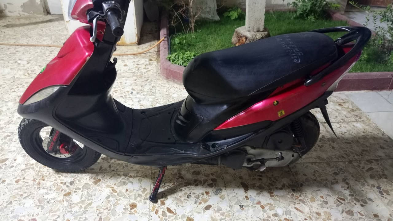 الجناي والي يدور نضيف دراجه ماكس عدله للبيع بلادي 49 بيهة  دخانة من زور عليه.بس مجفتة مرة وحدة الكفرات ختم واحد السوادات ختم واحد  سلف هندر نكره بكل وقت لايت عالي ناصي سكن بريك قفل ستيرن قفل جنطه ستاند صفح وتعليك وبيها صالنصهfm وبلادية موجودة وبيها كلجات رياضي اصلي
السعر :400وبيها مجال 
المكان : واسط كوت 
الرقم :***********
