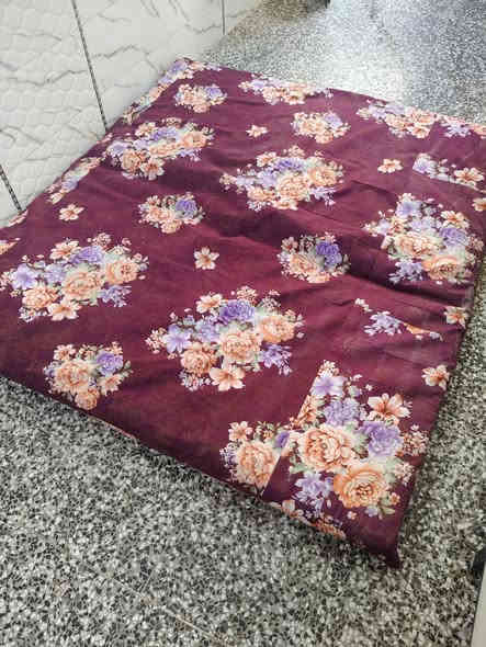 سلام عليكم غساله للبيع شغاله غسل وتجفيف بس التصريف الماء احبل انكطع شغلته سهله 
السعر 40 وبيه مجال شي قليل
دوشك نفرين للبيع السعر 20 وبي مجال مكاني بغداد الزعفرانيه ***********
