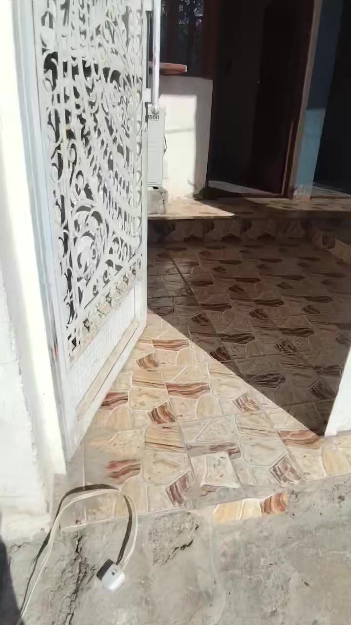 السلام عليكم
بيت ١٠٠متر قرب المجسر مجاور المرموقه يحتوي على غرفتين واستقبال ومطبخ جديد مثل ماواضح يجاره
 ٣٠٠ الاستفسار على رقم *********** واتساب متواجد
