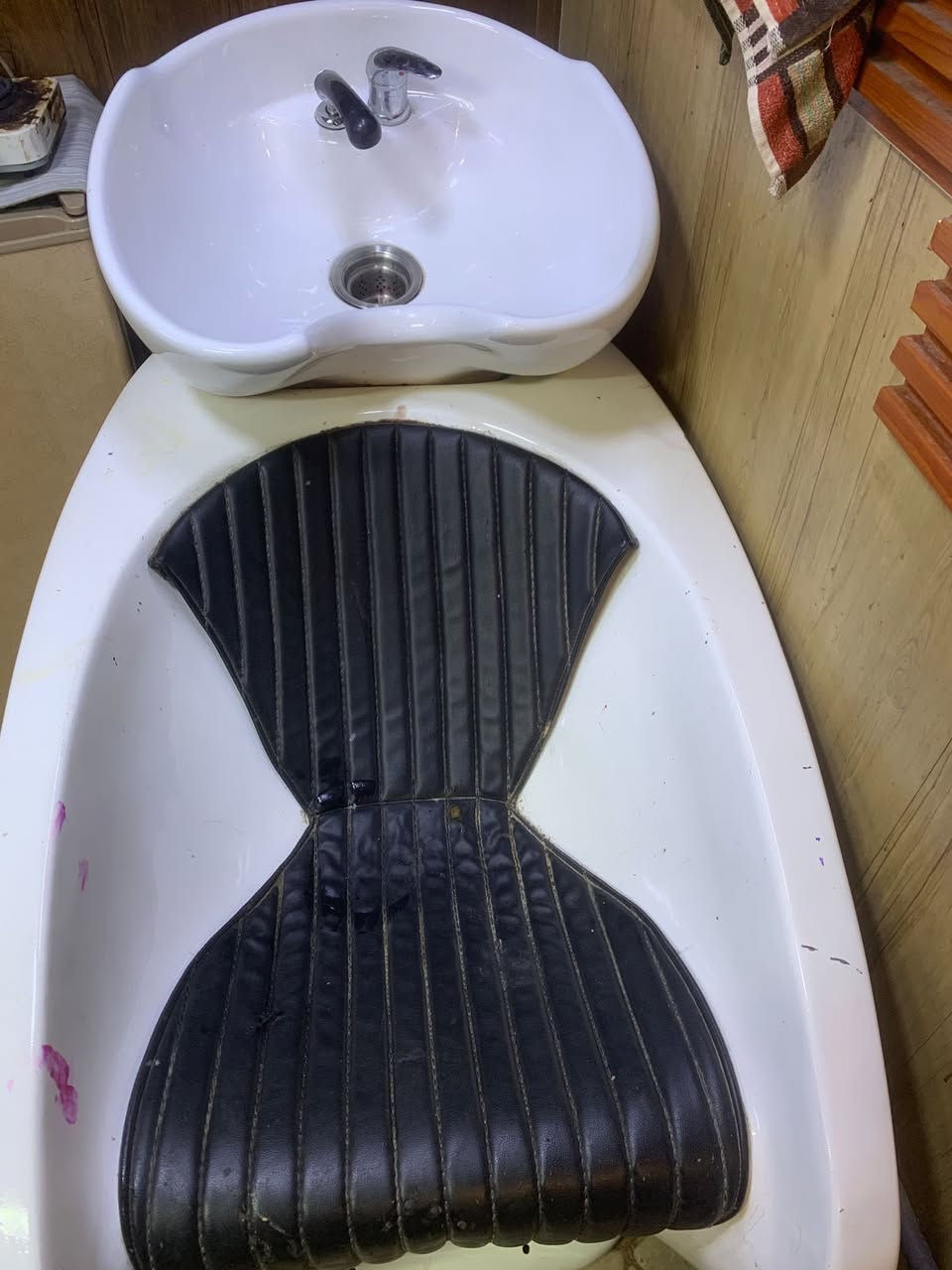 السلام عليكم عندي هاي المغسله استخدام قليل جديده مابيه اي اضرار بس ماعندي مكان الهة رايدتهة ب70الف مكاني حي صدام ***********
