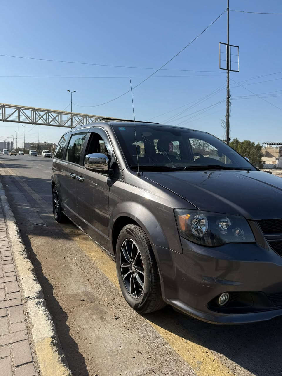 دوج كرفان موديل ١٩ فئة جي تي بوب كهرباء جنطة كهرباء تخم تاير جديد السيارة ما بيه اي شي نقص ماشية ١٦٠ وقابلة للزيادة السبير بوضعية الشركة ما نازل السيارة بسمي ثاني يوم تحويل رايده ١٩٥ وبيه مجال 
 للاستفسار الاتصال على الرقم ***********
