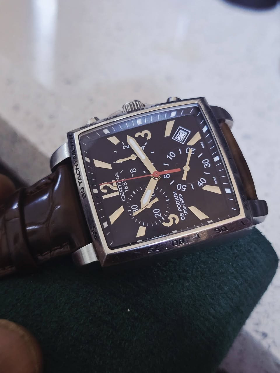 سيرتينا 
سويسري اصلي بطارية 
كونوكراف ستوب وتش سناتر شغاله 
جام زفير 
موديل جميل 
سير جلد مستبدل قفل سير اصلي 
نظافة تامه 
قطر واسع 
أبعاد ٤٠×٤٦

١٦٠ دولار 
المكان اربيل 
يوجد توصيل 
Samer Akeel AlJboory 
https://www.tiktok.com/@samerakeelwatch?_r=1&_t=ZS-92XzzfzgLln


**إذا كنت صاحب هذا الإعلان وتريد حذفه لأي سبب، رجاءا أرسل رسالة إلى الدعم الفني**