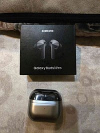 سماعة سامسونج Buds 3 pro مسخدم بحالة جيدة جدا البيع بسعر 100 الف ةبيها...