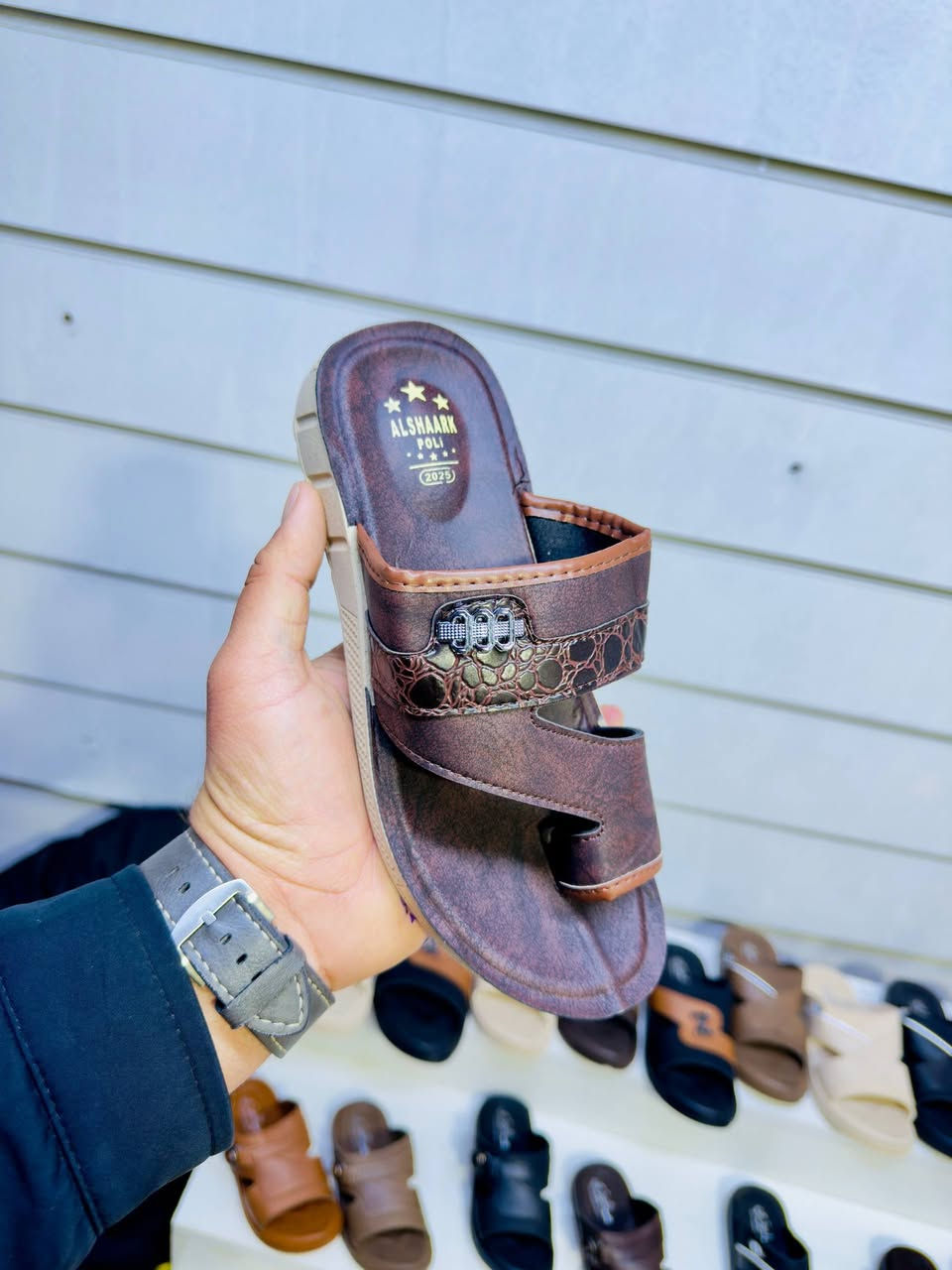 شحاطة شبابي درجة اولى تركي
سعر الدرزن 28 الف. 
قياس 36 الى 39.... 
🚚 يوجد توصيل لجميع المحافظات.


**إذا كنت صاحب هذا الإعلان وتريد حذفه لأي سبب، رجاءا أرسل رسالة إلى الدعم الفني**