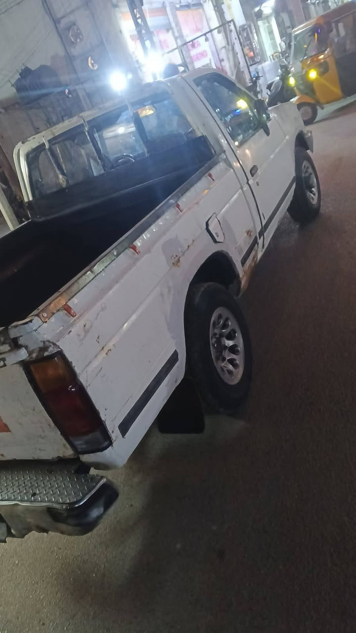 السلام عليكم بسبب الوعود الكاذبه اعاده النشر بيكم موديل 1988رقم بغداد انكليزي مكينه وكير واكسل خير من الله تخم تاير صدر امامي خلفي صار يومين بدلته كله مع وركات بيها خياسات قليله مكان بغداد مدينه الصدر السعر 28بيها مجال قليل ***********او مراوس حسب قناعه
