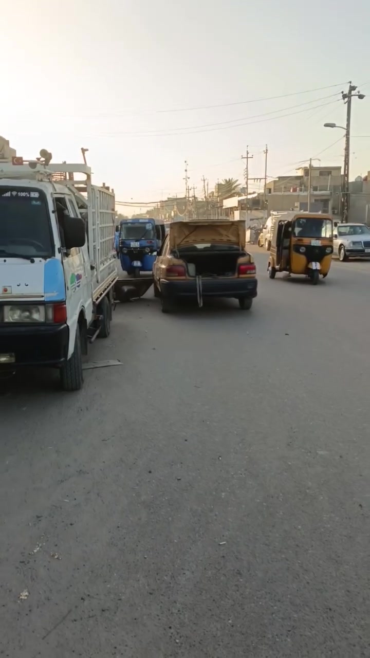 حي البساتين حي السلام بيت للبيع ١٠٠متر
ثالث بيت عن الشارع 
خدمات كامله شارع اسواق ابومحمد 
السعر ٥٥ طابق اونص للتصال 
***********

