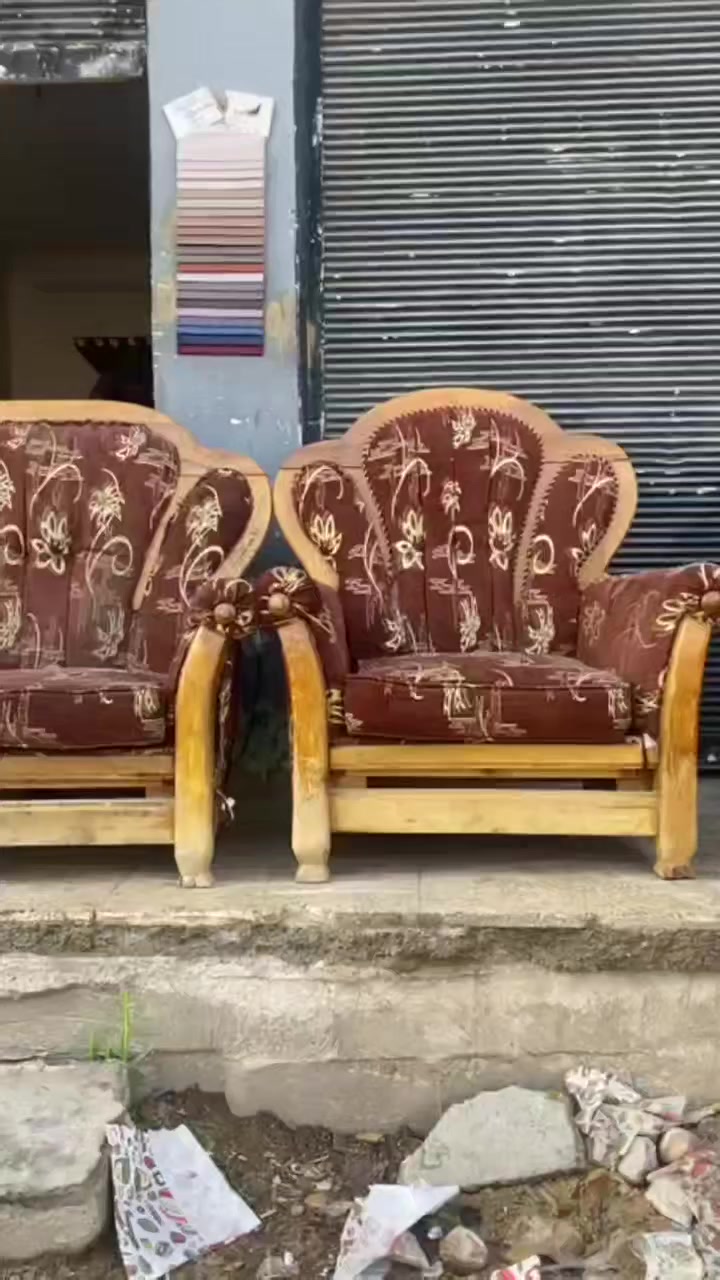 السلام عليكم اخواني الاعزاء اليوم عندي هذين الخمس نفرات ثلاث قطع للبيع سعر جدا مناسب قماش هن تعبان يعني  يتحطن بحديقه مكلف بالنشر وهاي ارقام للي يحب يتواصل
*********** 
***********
