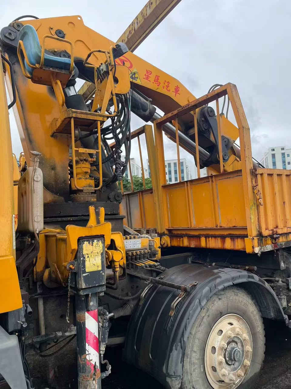 Three identical 15t CAMC HSQZ300cranes in 2017
The situation is very new and the workload is very small.


**إذا كنت صاحب هذا الإعلان وتريد حذفه لأي سبب، رجاءا أرسل رسالة إلى الدعم الفني**
