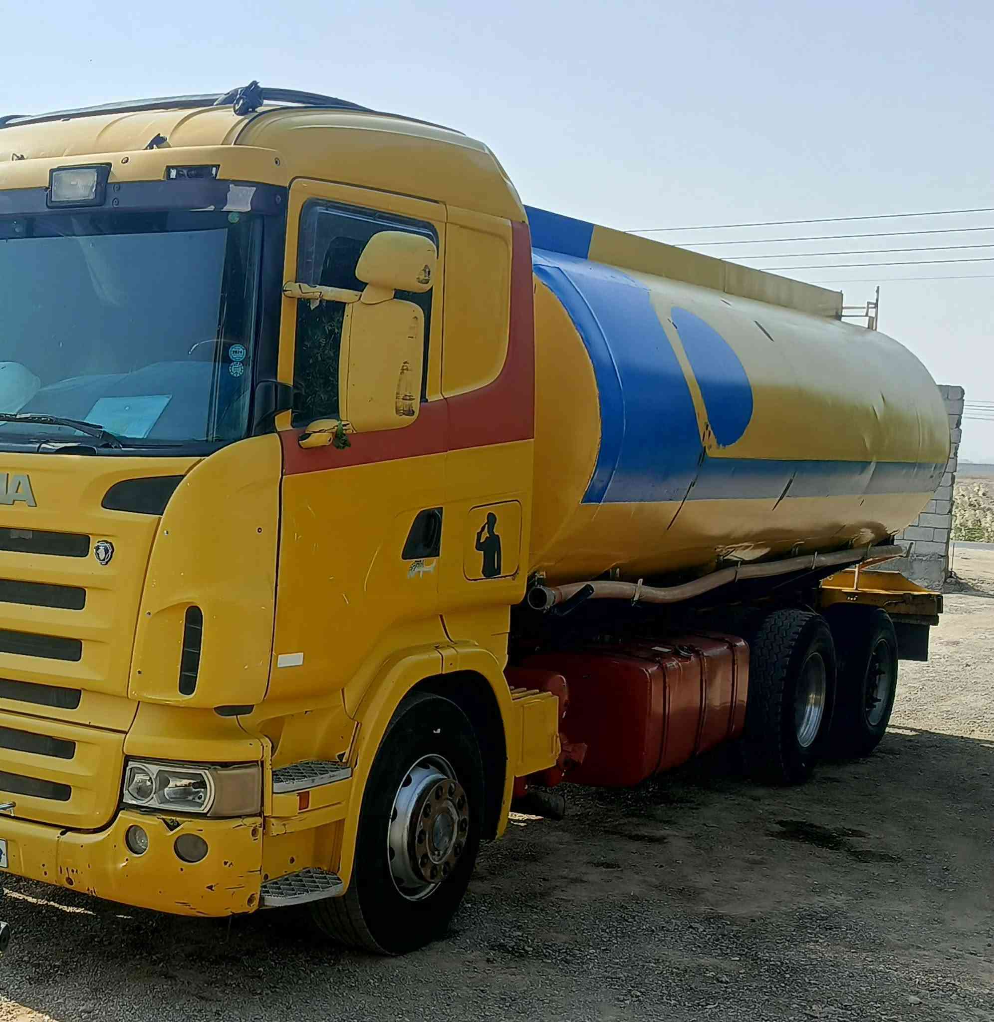 السلام عليكم ورحمة الله وبركاته سيارة للبيع موديل ٢٠٠٦ مكفوله كفاله عامه تانكي سعة ٢٥ الف لتر السيارة جاهزة كبل للشغل مكينة انجكسن ستندر لا صرف ولا بخار شرط التحويل رقمه أربيل للاستفسار اكثر الاتصال على الرقم التالي ***********/***********
