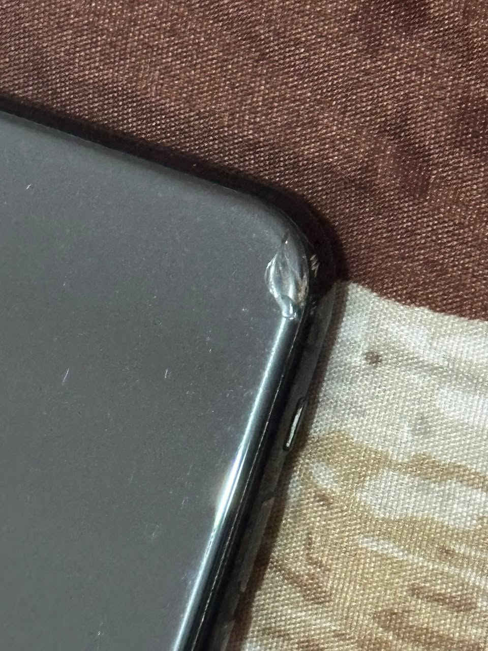 سلام عليكم ايفون اكس ماكس ذاكرته 256 بطاريته 100جديده هسه مبدلها اصليه مصارلها يومين وشاشه مبدله اصليه 3خيارات فيس ايدي شغال وكلشي شغال رايده ب200وبي مجال مكاني بغداد مدينه الصدر رقم الهاتف ***********
