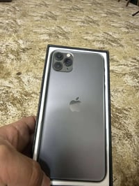 آيفون ١١ برو ماكس • ٢٥٦ • بطاريته ٨٥٪