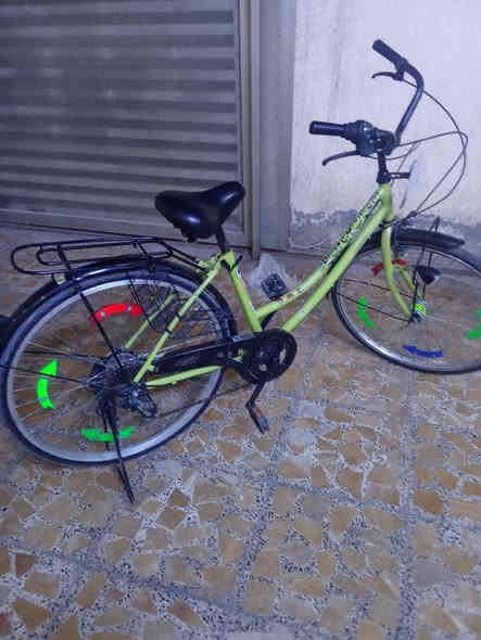 سلام عليكم بايسكل بناتي للبيع سعر 80الف تواصل ***********
