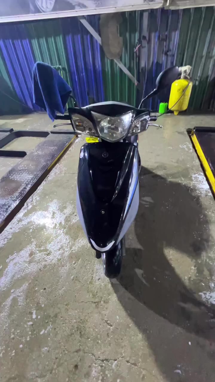 السلام عليكم. دراجه بريز بغبغاء نازله من الرنبه شهرين للبيع كفاله عامه يوجد فيه مكاتبه والاوراق الدراجه نكره في كل وقت ختم واحد مكينه او كفر او سوادات وفيه زوج زنون خلفي او الأمامي موديل 2012ماشيه 9000 السعر مليون250 العنوان كاظميه ***********
