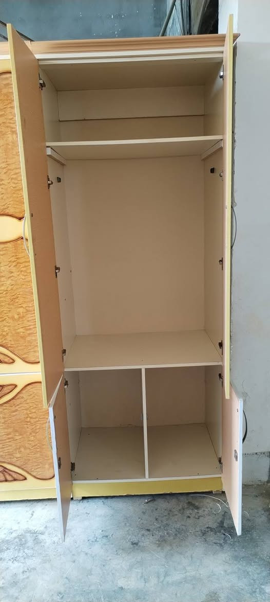 شەش تاکی پووختو خاوێن هیچی نەشکاوا .حاجیاوا
کۆتا نرخی 175 کەمتر نابێ ***********
