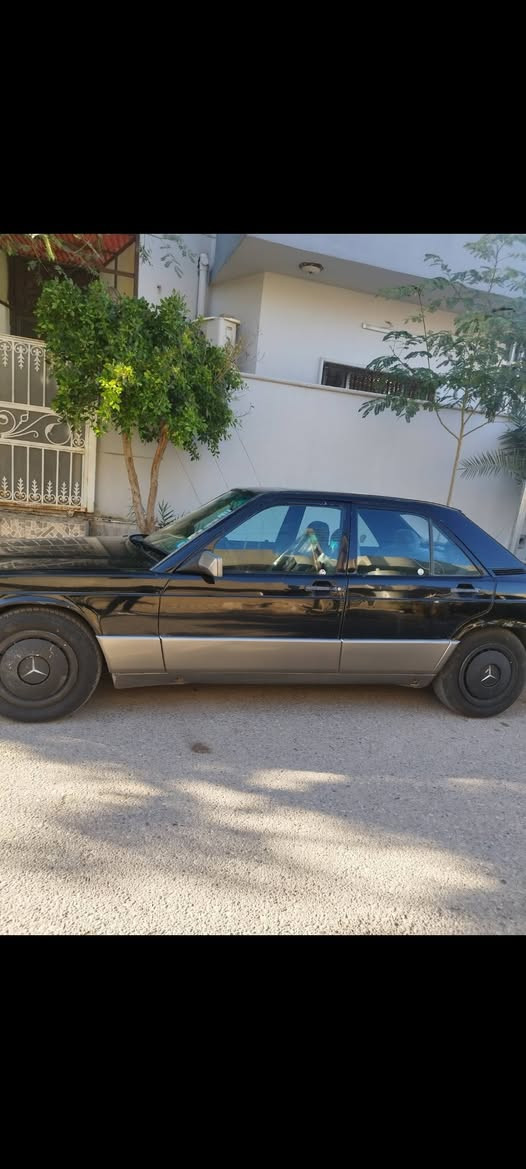 السلام عليكم
190 E مارسدس طيارين
موديل 91 سنوية ب 28 ينتهي و ويا كبون بانزين
مكينة ونجي و كير اوتماتيك 
 مكينة و  كير شرط
 سيارة بيها فد قطعة   جاملخ امامي شي بسيط
 ما بيها لا شاصي و لا خياس 
قاعدة دبلات سليمة و تايرت 4 جدد و حدادية جديد
و شرط تبريد و تدفئة 
و سقف سلايد و تحكم كشن كهربائي  و قفل مركزي
47 و بيها مجال بسيط 
ما متواجد على فيس 
*********** كركوك, العراق
