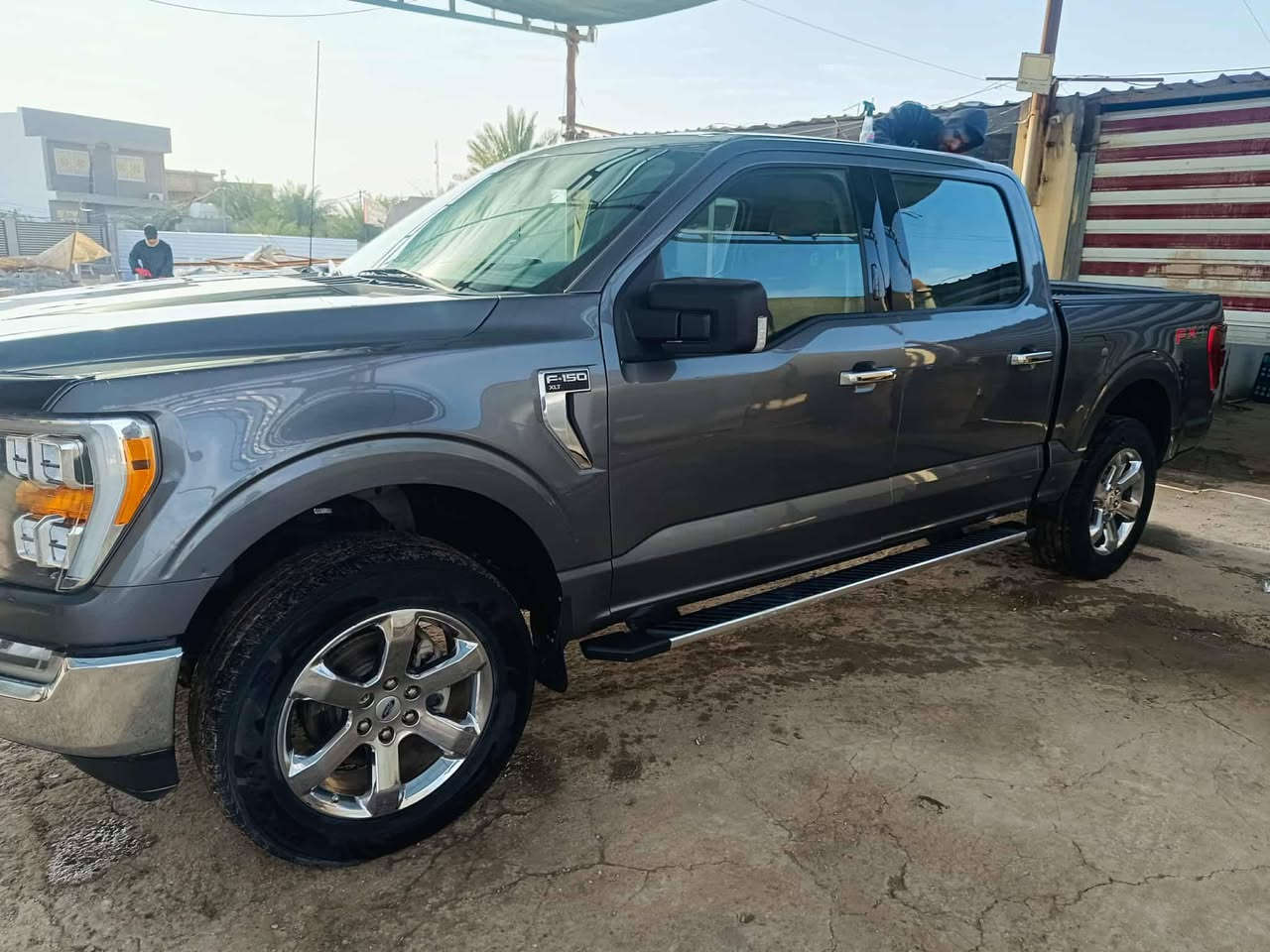 سياره فورد F150  
فىه السيارات XLT 
سعة المحرك 5000 
عدد الأسطوانات V8 
بقدرة حوالي 400 حصان 
ناقل حركه اوتماتيك 10  نمر 
كير تعليك 

وتتميز بمواصفات XLT المعروفة مثل شاشة لمس كبيرة، وأنظمة مساعدة للسائق كالرادار الخلفي وتحديد المسار،
وتكون سبع وضعيات قيادة و دبل اكسل 
عدادالسيارة86  
السيارة باسمي مداور ثاني يوم 
باقي على استلام الوحات الجديدة ( الانكليزيه )
رقم بغداد  مشروع وطني 
***********

