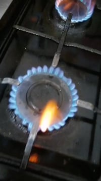 طباخ للبيع 30 الف كامل شغال الي يريد يتصل على رقم 07861511629