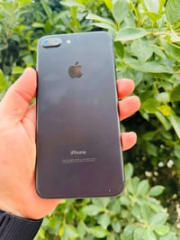 ايفون 7 بلاص شغال ذاكرة 128 السعر ١٣٠ وبي مجال للاستفسار 07824884501