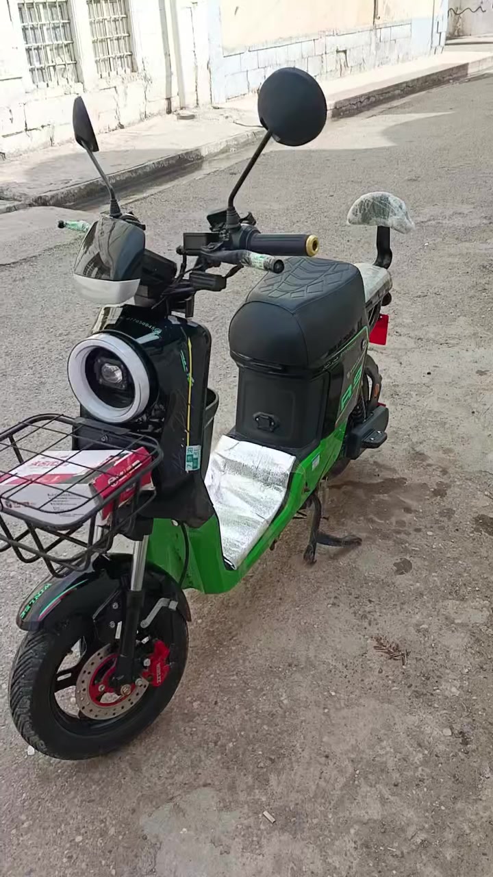 آر ٩ وضع شركه خمس بطاريات حجم كبير أربع نمرات رجوع للخلف سرعه ١٠٩ فول سرعه دراجه راقم واحد السعر ٤٠٠ وبيها مجال الاتصال ***********   *********** بطاريات شرط
