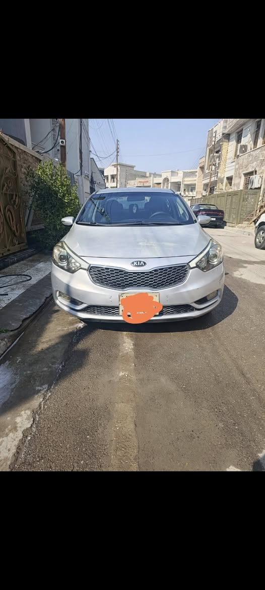 السلام عليكم سيراتو للبيع موديل 2014 خليجي  اربيل مكفول ماشيه 185 الف   بيه ضربه  خفيفه انضربت  بأديه فقط البنيد مصبوغ وبيه بارد بالتكمه الجوه مثل ماموضح بالصور   والباقي كوله مكفول باسم شركه  تبريد ،3 قطع تحكمات ستيرن مانع انزلاق حساسات أماميه خلفيه مري شفط وأشاير بالمري السعر 11الف وبيه مجال بسيط للاتصال بالرقم ***********  ملاحظه سنويه خلصانه والرقم القديم مو الجديد
