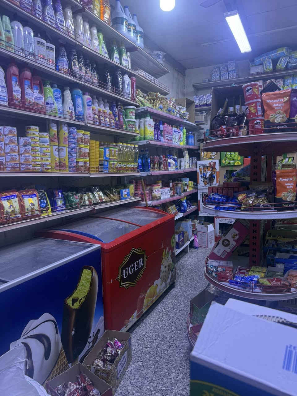 السلام عليكم اسواق للبيع العنوان البلديات مقابيل الجسر تحتو عله ٤ عورض ٣ بطيات تحتوي عله سفينه وسستم كامرات وميز ورفوف جديده  الله شاهد شغل خير من الله يحتاجلهه مسواك قليل دخلهه ٤٠٠ او ٥٠٠ وقابل للزياده ومخزن كبير و ايجار ٢٥٠ استفسار عن السعر عله هاذه الرقم *********** الله شاهد عدم التفرغ السواق شغل خير من الله
