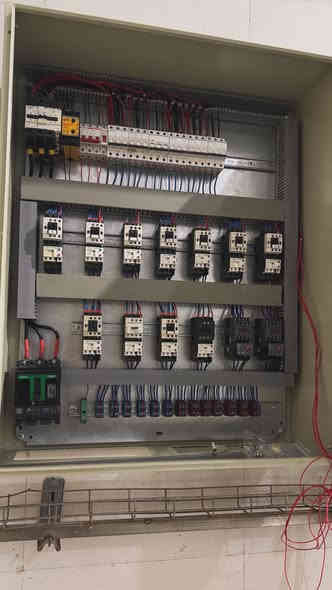 ..🥀 اللهم صل على محمد وال محمد 🥀 ..

|| ابداع جديد من مجموعة #سمارت_برو smartpro ||

تم وبفضل الله اكمال بورد صناعي ATS للسيطرة على عدة ماطورات وبأستخدام أجود الماركات العالمية 😍😍.

💥 حجم البورد : 80cm * 120cm .
💥 الماركة المستخدمة : شنايدر جان الها الحجي بالبورد استاذي 😎✅ كونتكترات واوفرلودات وقواطع وكلشي 🌚 .

📞 إذا عندك اي استفسار راسلني ع الخاص أو اتصل مباشرة واني بخدمتك : ***********

#العراق #كربلاء #كهرباء #تصاميم #بوردات #ATS #فن
#اكسبلور #تأسيسات #كهربجي
