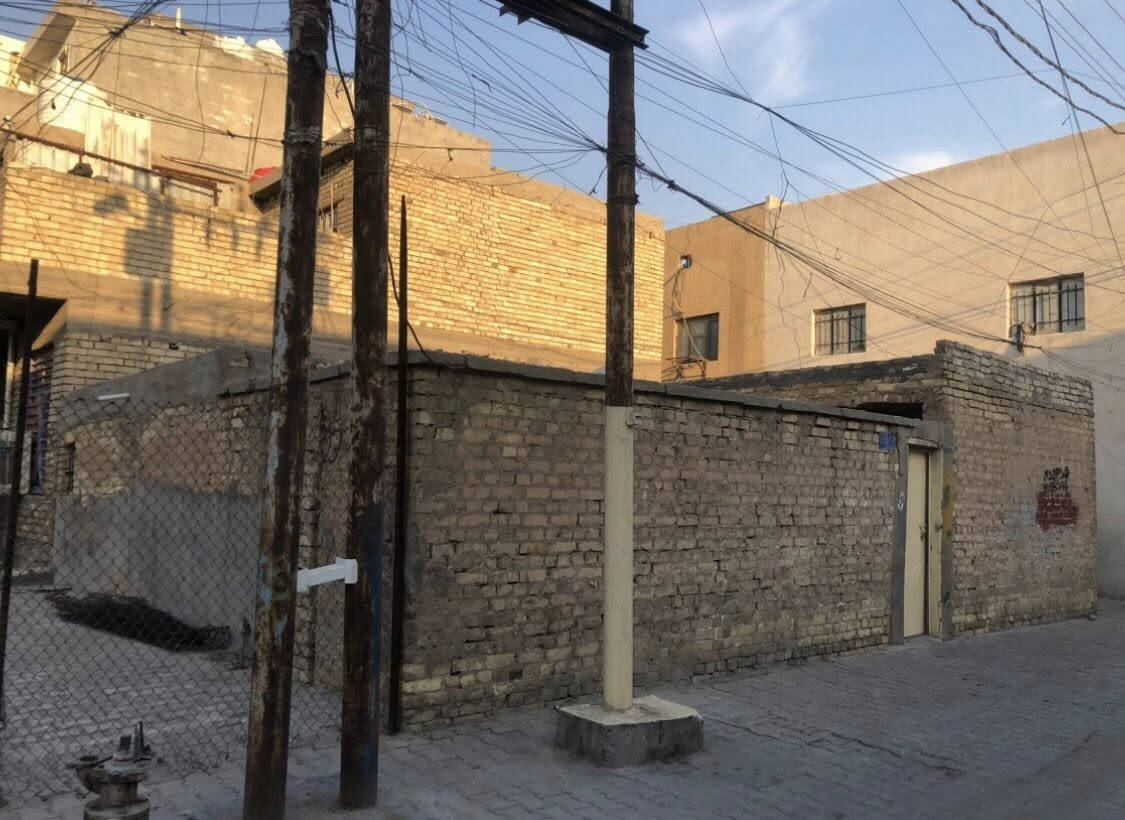 سلام عليكم اعاده نشر بسبب الوعود الكاذبه بيت في الشالچيه شارع براثا خلف الجامع المحمدي مساحه الدار 88.42 متر مربع طابو صرف  دار قديم ابيع گاع ركنين موقع مميز على 3 افرع ومنطقه حلوه وشارعها مبلط للاستفسار الاتصال على رقم الهاتف ***********
