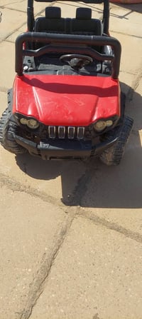 سيارة اطفال نوع Jeep نقصها فقط بطارية وmp3 تتحمل 2 اطفال .ب40  الف قفل...