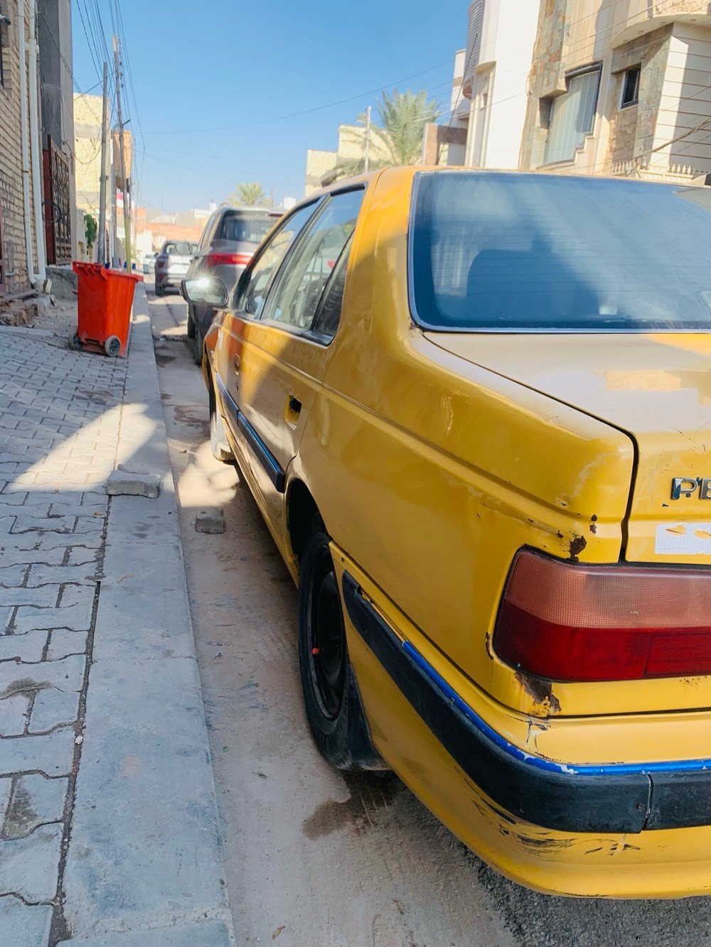 بيجو بارص موديل 2013 مكانها نحف
رقم قادسية دولي مصفرة هئية وغرامات
اخياس مثل ماواضح بلصورة هستوني معمرهن ويحتاج فقط صبغ حدادية جديدة مشط استيرن جديد فرم ممه جديد
مكينة وكير تخبل ترايك للبصرة وتجي واني خادم
مضروبة بجم و تحتاج بوليش تخم تاير امامي جديد ويل نظيف السيارة بحاجة تبديل فلنجات 
السعر 28 وبي مجال 