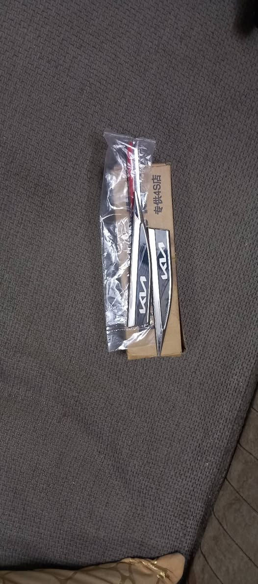 اللهم صل على محمد وآل محمد.....فيكة حلوة لعشاق الموهافي وأهل الجمبزة....ديزاين وقالب حلو مثل ما موضح بالصور سيف او سهم يكعد على الجاملغ مع الباب الامامي .....السعر ٢٠ الف مع الشد 
كب ويل كب لونين اسود ....و فضي سعر التخم ١٥ الف ....اتصل واني خادم اي استفسار بالخدمة ***********وات ساب ماسنجر تلكرام العنوان بغداد مدينة الصدر....خادمكم ابو زينب الدراجي
