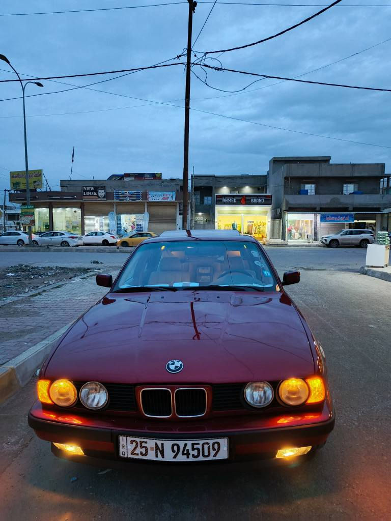 السلام عليكم للبيع بي ام دبليو موديل 1991 محرك 525iA بلادي اوتوماتيك سنويه جديد مشروع وطني الدولي 2030 شرط تحويل وكاله دفتر بنزين موجود سياره على بلاد دوسات بلادي لايتات بلادي لايت زينون فول سلايت  يشتغل اربع جام كهرباء كشنات جلد رصاصي سياره قبل اسبوع انصبغ جديد بدون ضربه سياره احلى من الصوره صدر امامي خلفي دبلات كل الجديد سياره قاعده سعر 75 بيها مجال للطيبين شراي استفسار على رقم *********** كركوك, العراق
