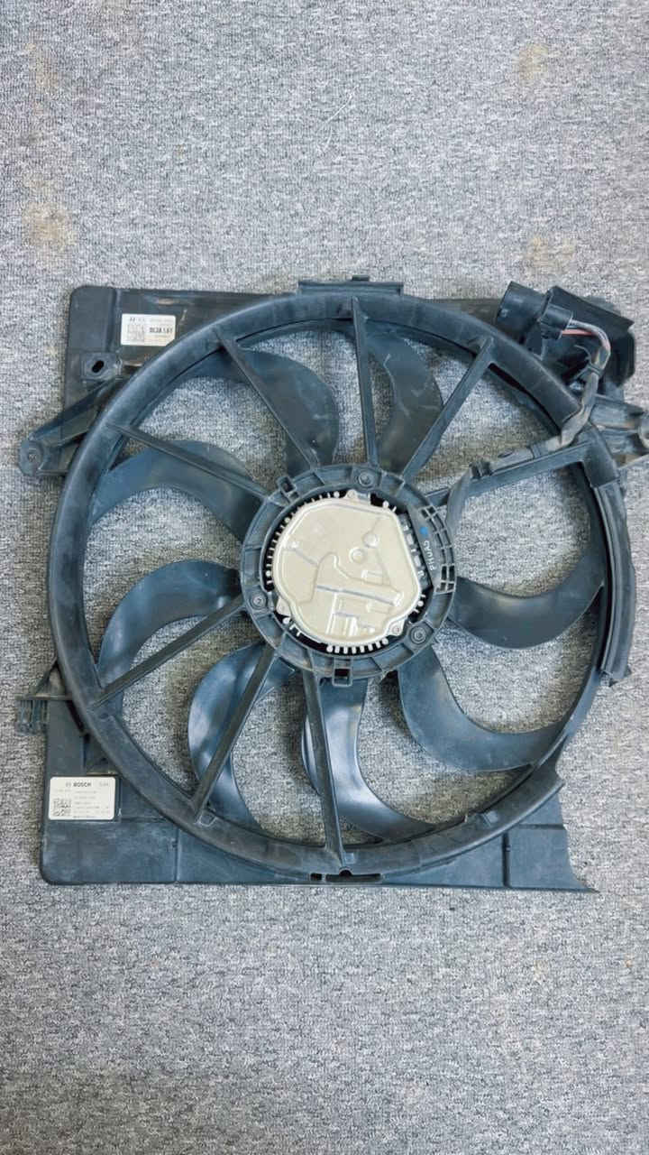 السلام عليكم
مروحة مع الماطور الاصلي  وارد امريكي كي فايف K5 

مال ١٦٠٠ تيربو الاصلية

جداً نظيفة

بيها كسر بالريشة 

قيم واخذ 

مكاني بغداد شارع فلسطين

***********
