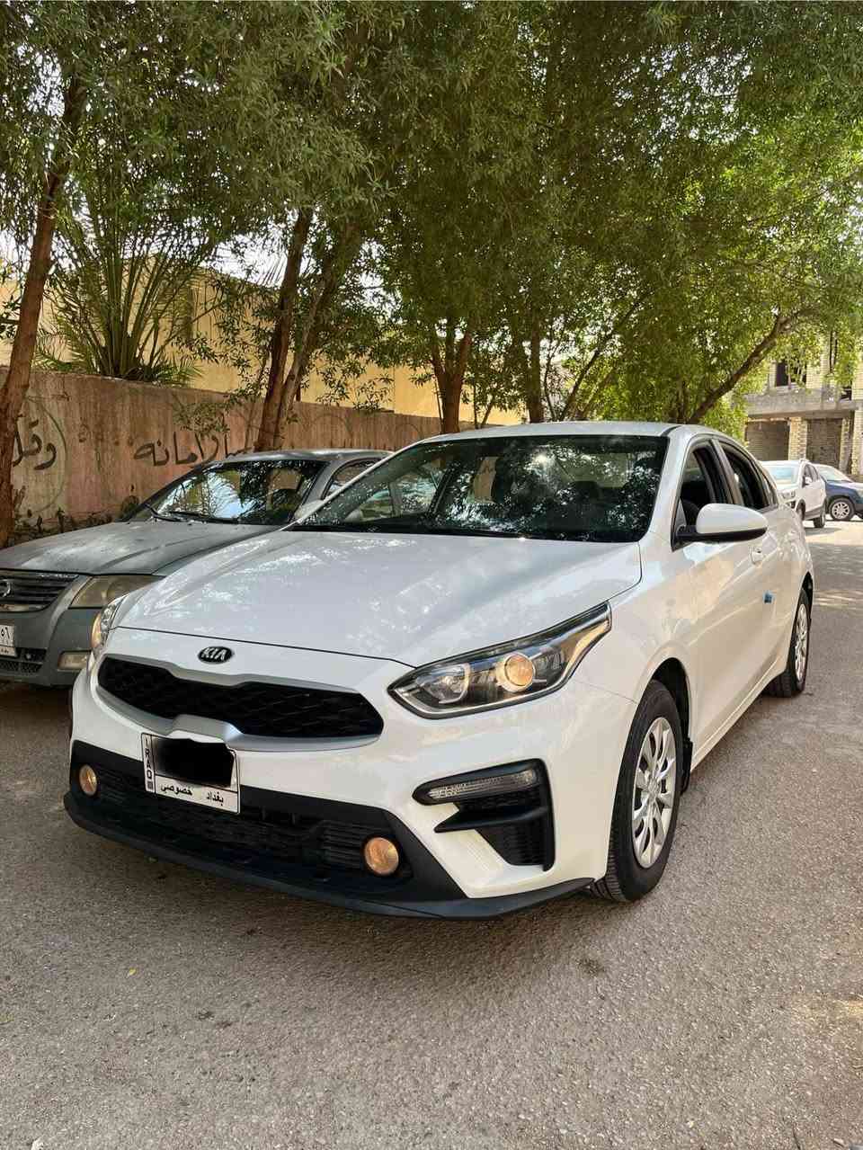 السلام عليكم سيراتو خليجي موديل 2020 محرك 1600 ماشيه 62,000 ألف كيلو ، السياره جديده ومكفوله من الصبغ وبيها طخه صغيره كلش يم قبغ البانزين ما مبينه والباقي كله مكفول ، داخل أسود ، مواصفات اعتياديه ، السياره جاهزه وبأسمي شخصياً ، مكاني بغداد الإعلام شارع البداله ورايدها ب 160 
رقمي *********** بغداد, العراق
