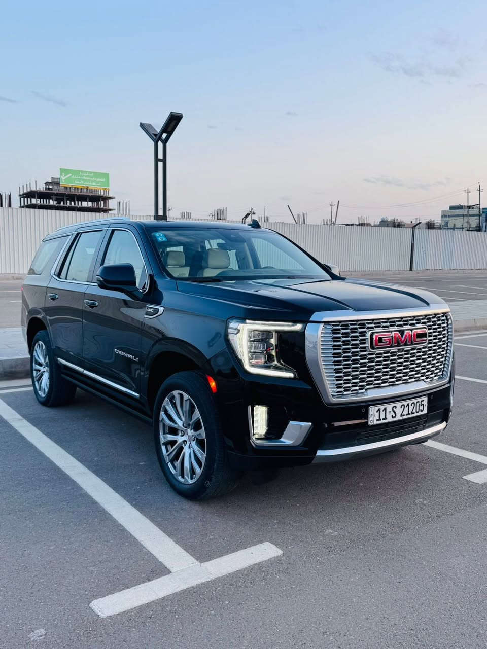 السلام عليكم gmc دينالي 2023
جمسي يوكن دينالي 2023 Vip خليجي مكفوله من صبغ وكاله المنصور 
ماشية 36 الف كيلو متر 

بيها ٣ مكانات بارد 

رقم بغداد   

المواصفات دينالي Vip معرفه 

1- بصمة ابواب 

2- فتحة سقف (بنوراما)

3- حساس خلفي وامامي وجوانب

4- كامرات (5) 360 درجة 

5- ثلاث قطع تبريد 

6- كشنات جلد اوف وايت 

7- تشغيل عن بعد 

8- جنطة كهرباء 

9- شحن لاسلكي 

10- شاشات عرض امامي وحلفية

11- جكات رفع السيارة 

12- رادارات أمامي خلفية جانبي 

13- كشنات تدفئة و تبريد وخزن ميموري

14- دفع رباعي (4*4)

15- شاشة عرض داتا شو 

16- محرك 8 سلندر 6.2 

17- كشن منفصل vip 

18- مقاعد السيارة كلها كهرباء

19- كاميرا خلفية في المرآة الوسطية

20- دوسات كهرباء 

21- نطام صوتي BOSE 

22 -السعر 48,500$

وبعد بيها مواصفات سياره جهازه من كلشي 

(العنوان بغداد حي البنوك )

للاستفسار 

***********
