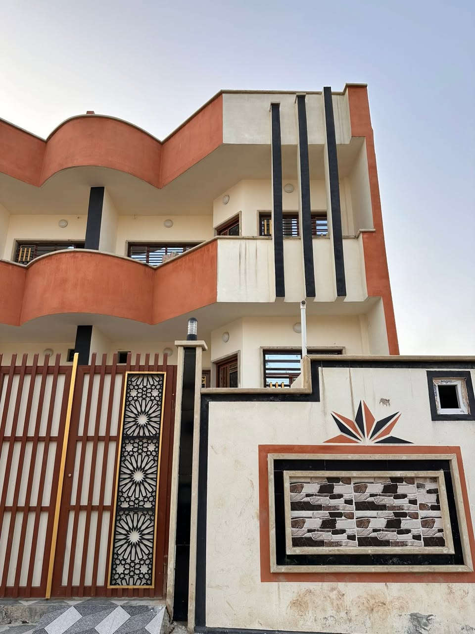 بيت للبيع قوسيات حي الايمان مساحه 150 متر طابق ونص خدمات كامل سعر 75 وفي مجال شيء بسيط سند زراعي 25====***********====***********
