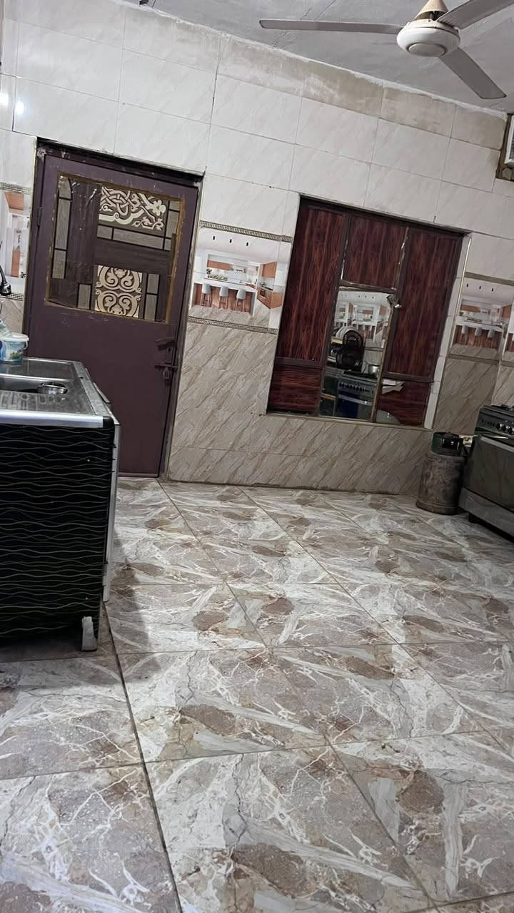 مرحبا بيت للبيع مساحه 300م غرفه صاله مطبخ ستقبال كلدور  ترك من ورا وترك بصفحه  وطارمه جبيره  نهايه شارع 30 للاستفسار ***********  بي واتساب
