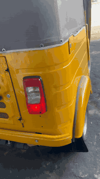 السلام عليكم تكتك للبيع 18 معمرة كُل شيء شركة مكينة عشرين جديدة شركة وصل بأسمك مـن الشركة گبل بأسمك السعر 6 وبيها مجال حگ الجية ***********
