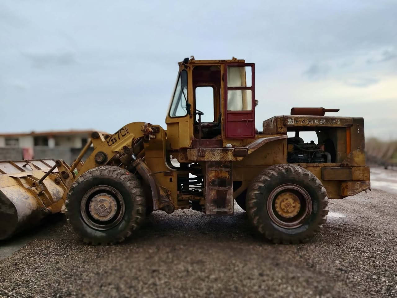 سلام عليكم شفل للبيع موديل 83بي محرك زوزه 105كير وكسلات كفاله محرك ينقص صار فتره مابي إي ضعف رقم ديالئ سعر 185لاستفسار تصال ***********
