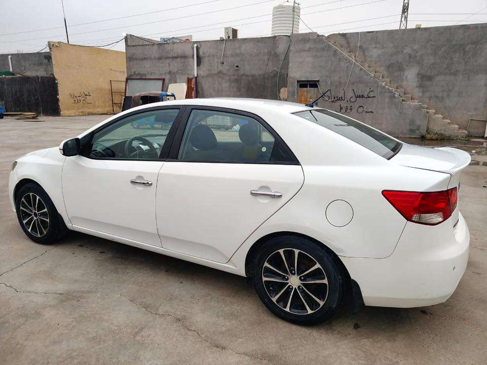 السلام عليكم للبيع كيا سيراتو م 2013 خليجي فول موصفات فتحه بصمه شفتات بصمه أبواب  رقم بغداد مميز بسمي محرك كير صدر ضربه مكفوله بيهة صبغ قطعتين وبارد شويه بل باب السعر ١١٠ وبيهة مجال للشراي ***********
