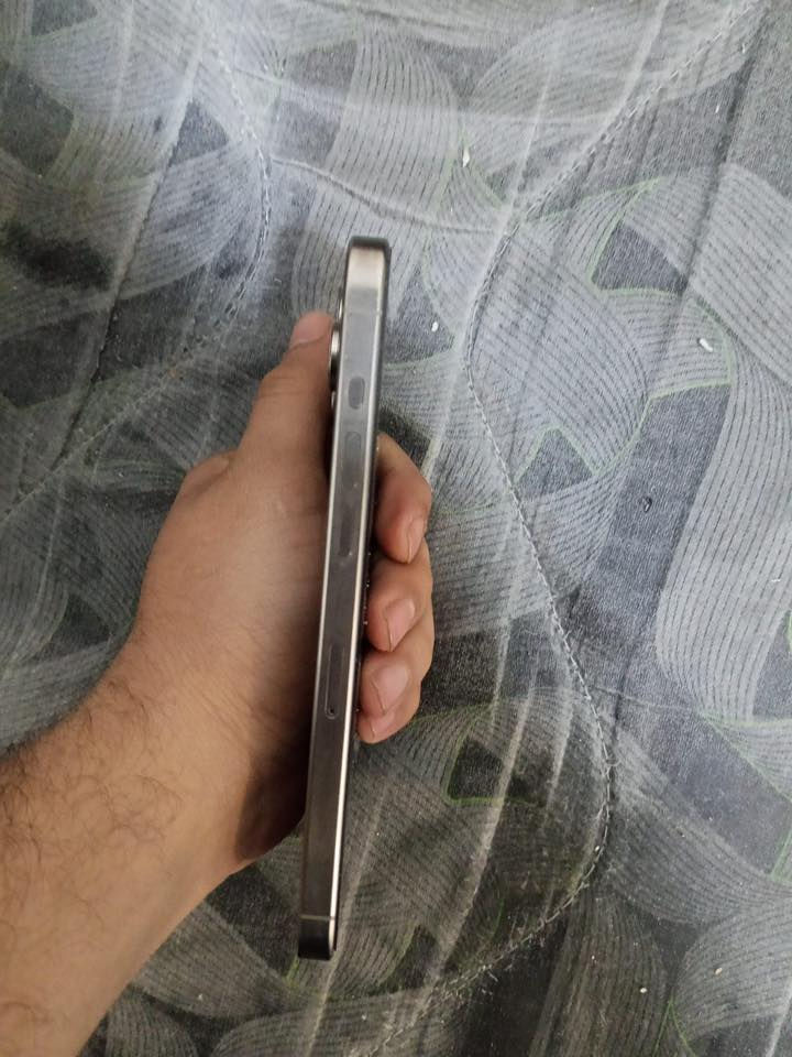 السلام عليكم
ايفون 15برو ماكس 
ذ256
ب88
مشحون 514 
الجهاز كفاله عامه وين متريد افحص شرق اوسط 
سعره مليون و75 
شراي اتصل ***********
