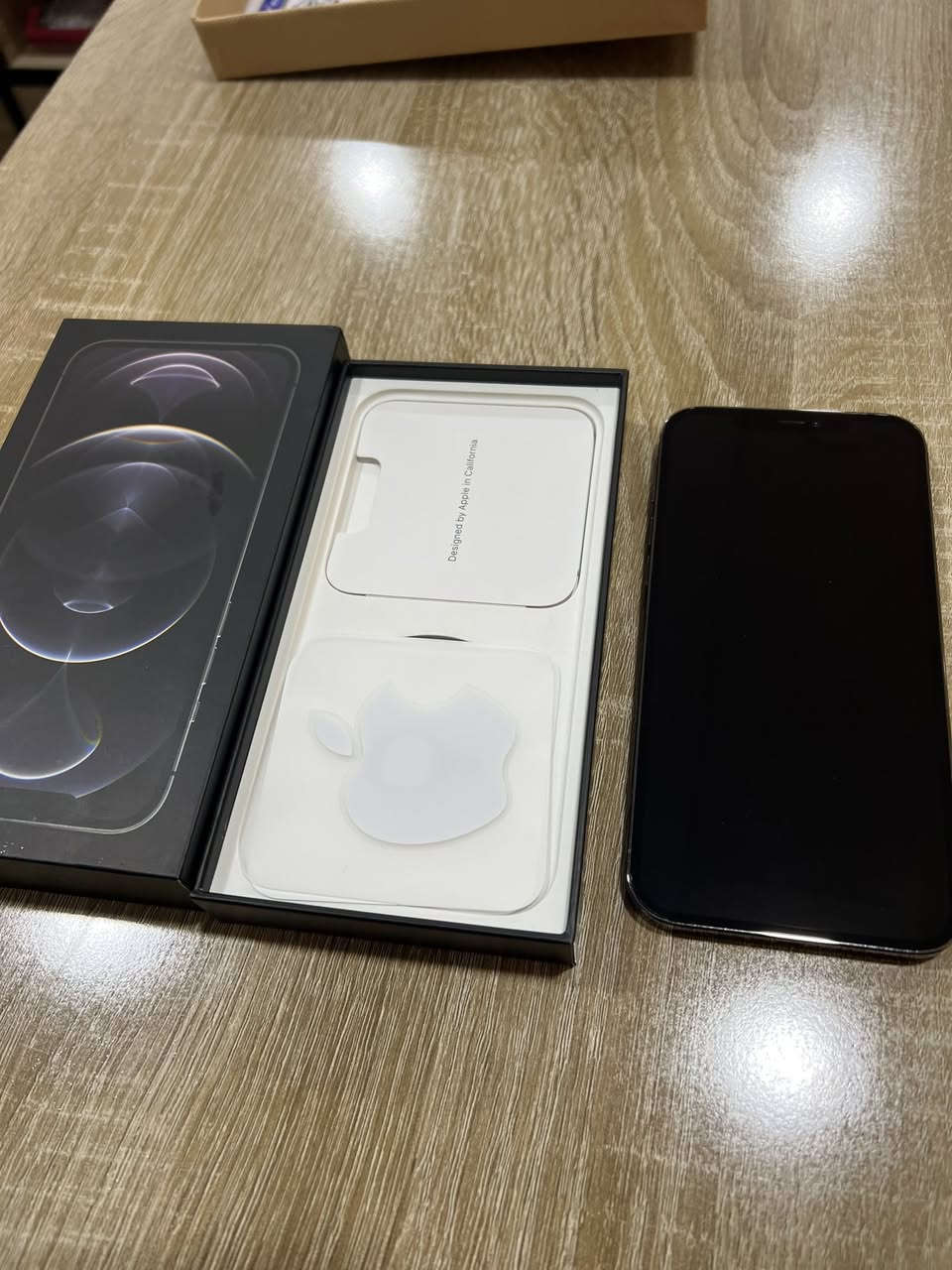 يتوفر ايفون 12pro max 
ذاكره 128
بطارية 76
نظيف جداً 
السعر 460,000

***********
