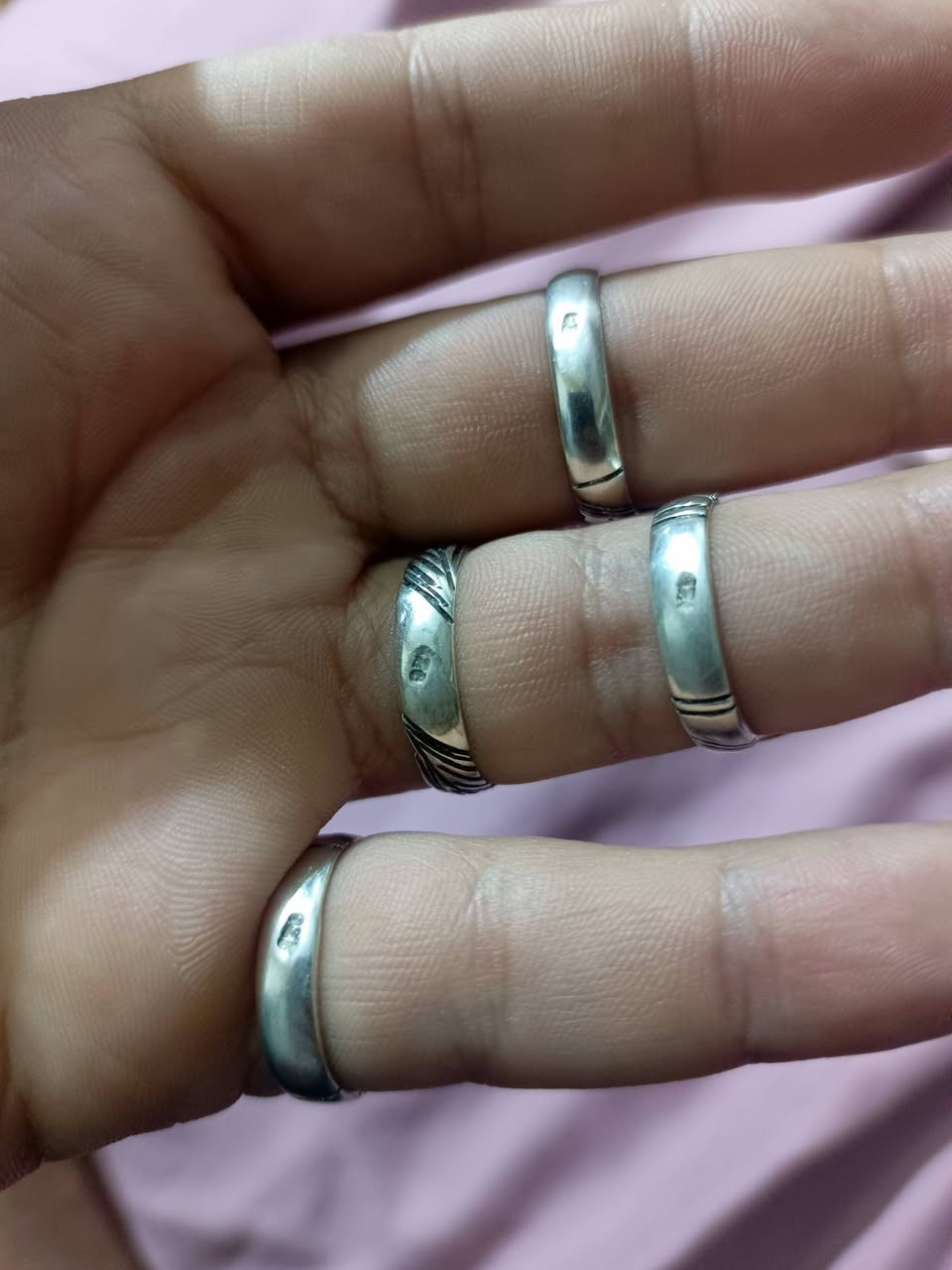 محابس للبيع فضه عيار 925مكاني بغداد الحسينيه لا يوجد توصيل سعر 175
***********
